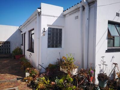 Apartment / Flat For Rent in Fairways, Ottery, Cape Town